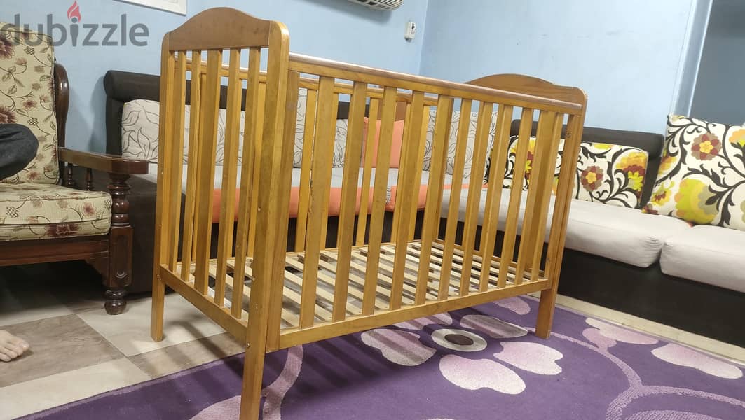 سرير أطفال خشب إنجليزي Takeley Cot – قوي ومتين – حالة جيدة 3