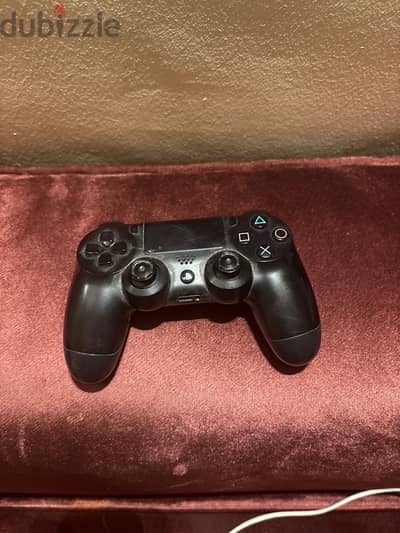 دراع بلايستيشن اصلي حاله ممتازه -ps4 controller great condition