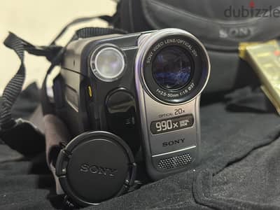 Sony Handycam 990x Digital Zoom Camcorders