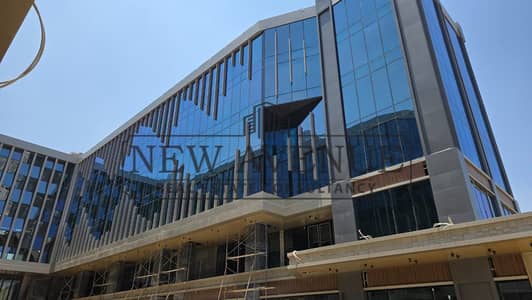 محل مميز للإيجار دور ارضي على البلازا في الجولدن سكوير Golden Square