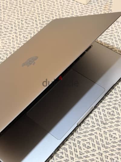 Apple MacBook Pro 13-inch M1 2020 – 8GB – Touch Bar – Original Box