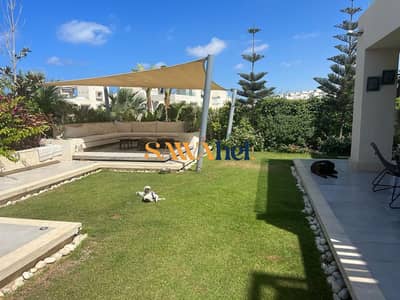 Available for rent, a ground chalet in Hacienda White, North Coast, with a great location, and the ground floor has 3 master bedrooms.