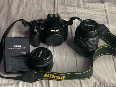 كاميرا نيكون D3100 إستعمال خفيف جداً و معاها كل مشتملاتها