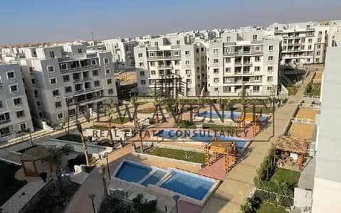 افضل سعر لبنتهاوس استلام فورى متشطبة بالمطبخ بالدريسنج روم موقع مميز جدا فى كمبوند جايد بجانب مدينة الرحاب