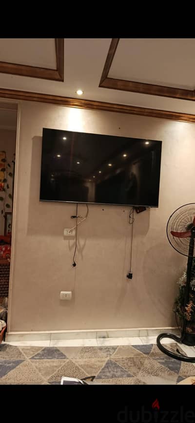 شاشه سامسونج 60 بوصه 4k اي يو 8000 اندرويد تحتاج بدل جديده