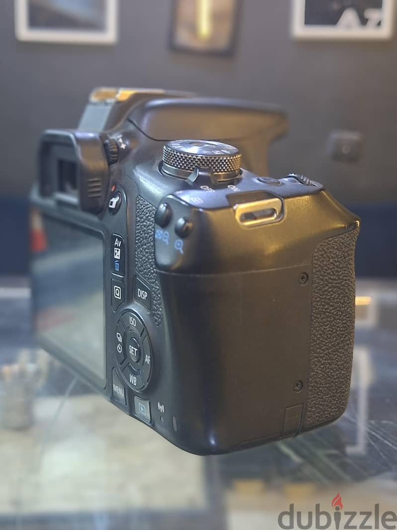 camera Canon 2000d 3
