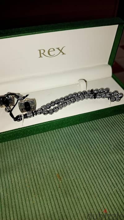 سبحة ماركت rex لعبتها معاها زرارين قميص أو بدلة