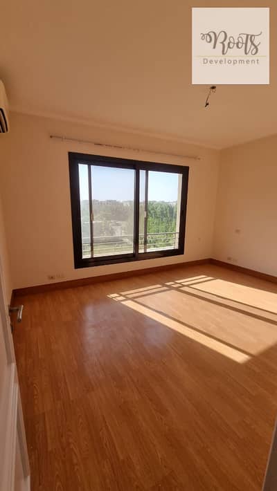 للايجار شقة متشطبه بالتكييفات والمطبخ بموقع مميز فى كمبوند كازا - الشيخ ذايد For Rent a Finished Apartment with ACs and Kitchen in Casa - Sheikh Zayed