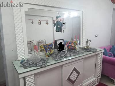 غرفه سفره مودرن كامله بحاله الجديد ٦ كراسي + بوفيه + نيش