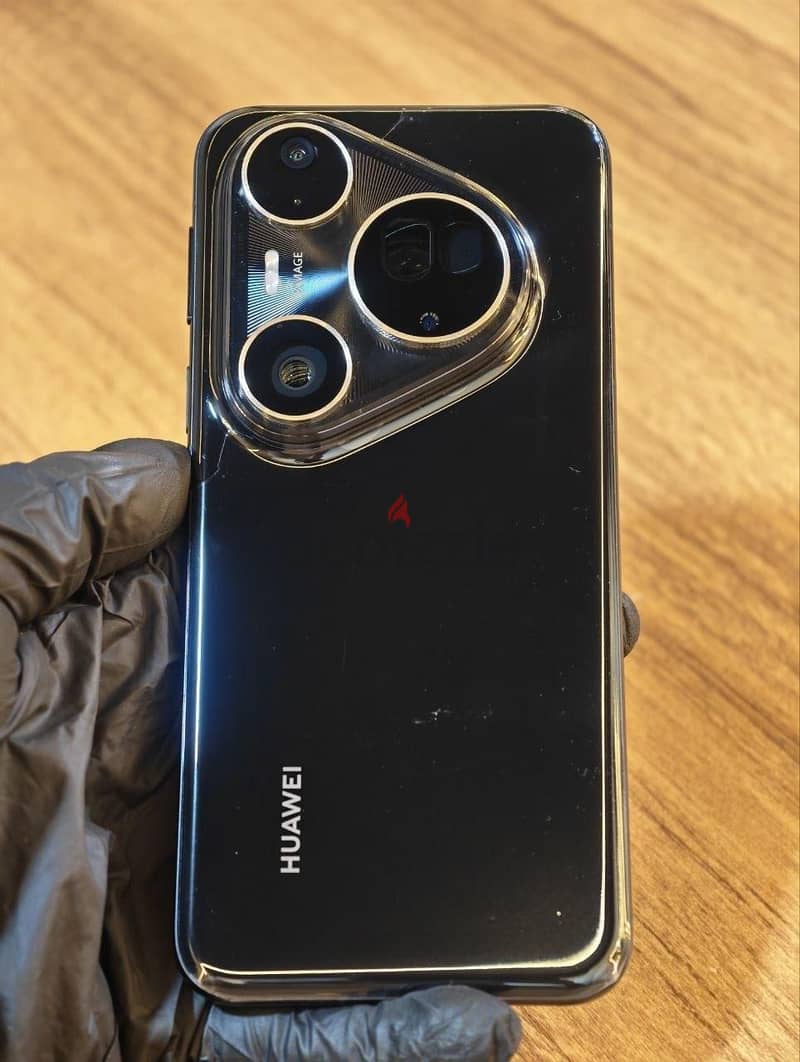 Huawei  Pura 80 Ultra 1