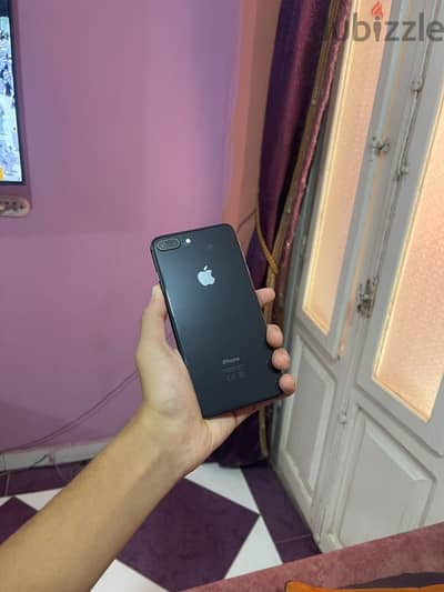 آبل - آيفون 8 بلس