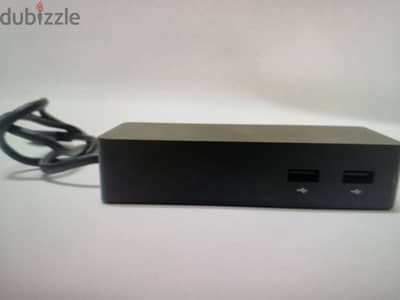 Microsoft Surface Dock 1(Model 1661)  حالة ممتازة بالأدابتور الأصلي