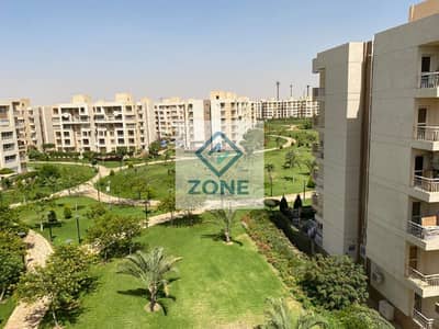 Apartment for rent in Madinaty, B11, fourth floor, 200 sq m, wide garden view, 4 rooms, 3 bathrooms, including a master bedroom