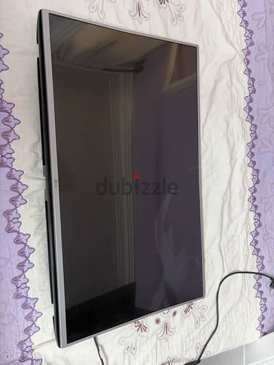 شاشة LG مخبوطة