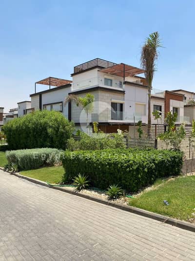 Azar, New Cairo: Lowest-price standalone villa in a prime location, with only 5% down payment and installments over 10 years.