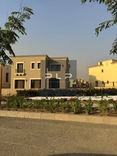 Twin house for sale at the old price ready to move in in a prime location in City Gate Compound at the lowest price on the market.