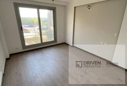 بالتقسيط شقه متشطبه بالكامل 90م للبيع في بالم باركس بالم هيلز Palm Parks Palm Hills  بجوارذا كراون 6 اكتوبر طريق الواحات الجيزه