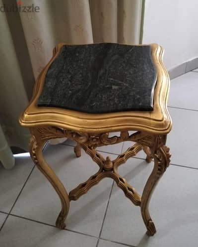 ترابيزة جانبية مدهب