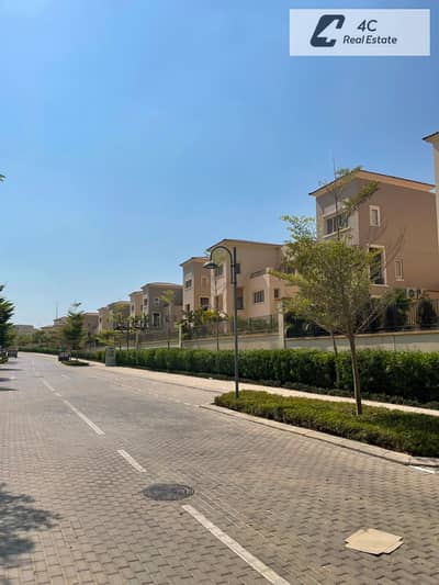Villa 5 Bedrooms for sale in Emaar - Uptown Cairo Fully finished | Ready to move
