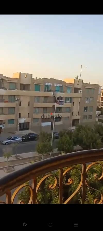 شقه للبيع منطقه ال 100متر بجوار مول الجوهري بحري امامي دور تالت متكرر