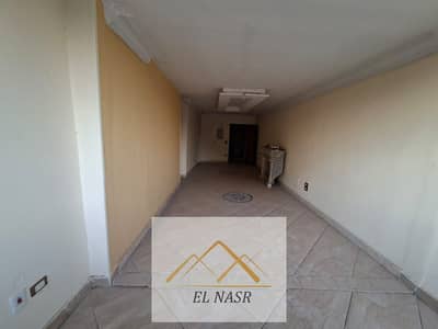 شقة سكني / اداري للايجار بامتداد مصطفي النحاس بشارع مهدي عرفة الرئيسي  بمدينة نصر