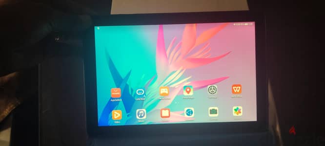 HUAWEI MATE PAD T بالكرتونه
