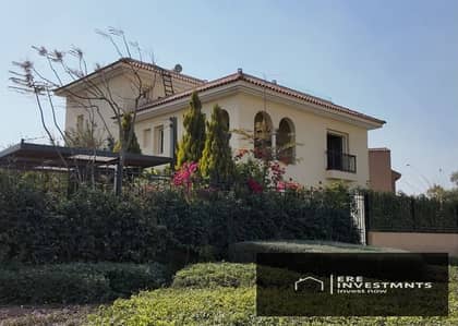 A bargain price for a 600m² standalone classic villa (resale) with a swimming pool and jacuzzi in a prime location in Hyde Park, New Cairo -