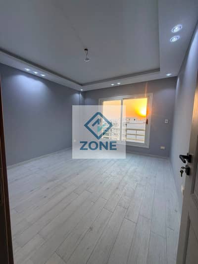 Apartment for rent in Madinaty, B6, 6th floor, 91 square meters, special finishes, street view, and services, with 2 bedrooms and a bathroom.