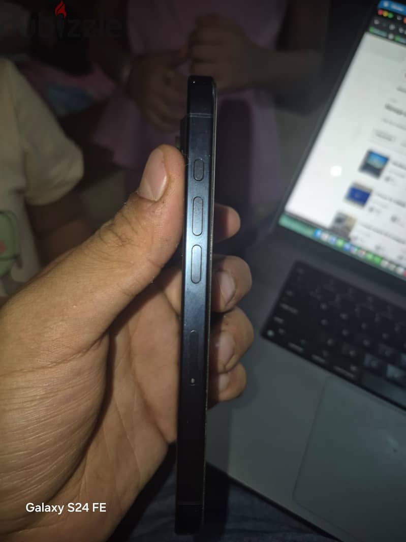 IPHONE 15 pro 256 4