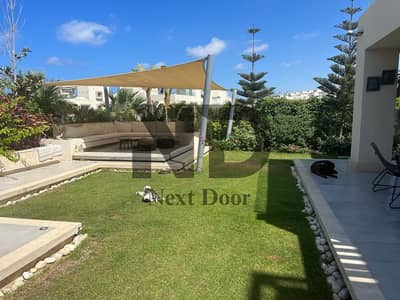 شاليه Senior أرضي للإيجار في Hacienda White | 3 غرف نوم | جاردن كبيرة