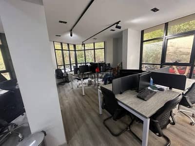 For rent, fully furnished and air-conditioned Administrative – 500 m² |   Prime location branching off Al-Thawra Street –