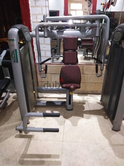 Chest press machine