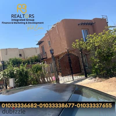 For a quick sale: A distinctive, detached 1,200 sqm villa for sale in Santorini, on the Cairo-Alexandria Desert Road.