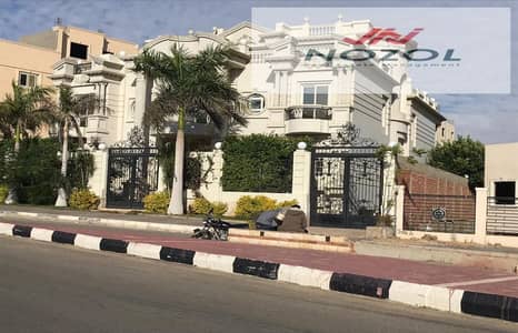 قصر كامل التشطيب للبيع بجوار الجامعة البريطانية BUE بمساحات استثنائية على الرابط الاوسط الرئيسي - الشروق