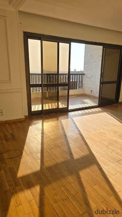 For rent Administrative – 300m² | Abbas Al-Akkad Main Street – Nasr City A prime location directly on Abbas Al-Akkad Street, suitable for companies and administrative headquarters.