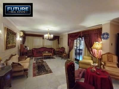 شقة 235 م في مصر الجديدة في شارع متفرع من شارع الميرغني