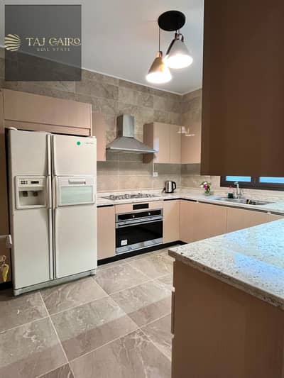 Luxury serviced apartment for rent in Al Marasem Compound; 2 bedrooms, 3 bathrooms; first-time occupancy.