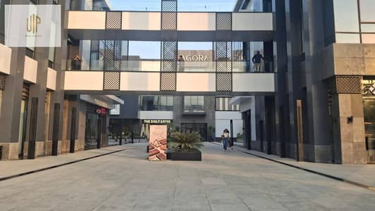 Ground floor shop for sale, currently rented, in the Fifth Settlement, in the Golden Square, directly on the main Clubs Axis.
