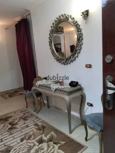 شقه لايجار بفرش راقى موقع مميز  بارقى اماكن مكرم عبيد بسعر لقطه