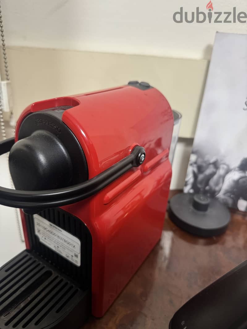 Nespresso Inissia like new 1
