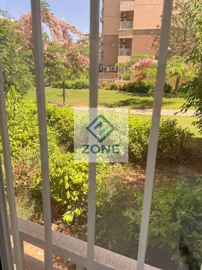 Apartment for sale in Madinaty, 109 sq m with a 60 sq m garden view, high-end finishing, directly opposite services, 3 bedrooms, 1 bathroom, in area B