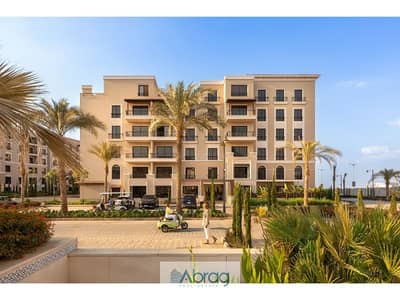 شقة ارضى 3غرف كمبوند فيلدج ويست درة الشيخ زايد بالمطبخ والتكييفات اول سكن