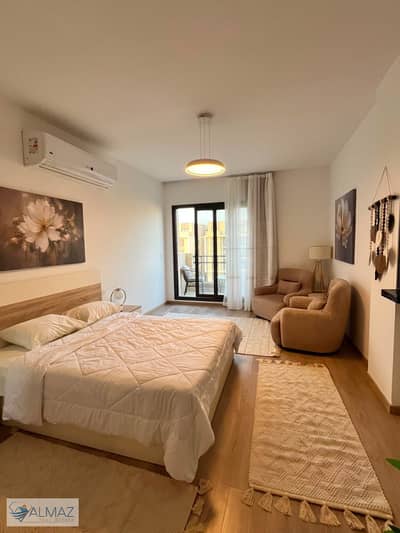 Furnished apartment for rent in Al Marasem Compound, Fifth Settlement, directly overlooking North 90th Street. The apartment features hotel-style furn