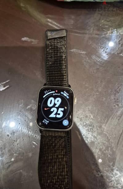 ساعل ابل مستعمله الاصدار السادس series 6 nike