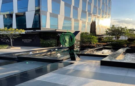 مكتب 63 متر متشطبه بالتكييفات للايجار في بارك ستريت علي شارع البستان مباشرة  في الشيخ زايد - Park Street