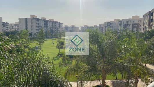 Apartment for sale in Madinaty, 149 sq m, ground floor, super deluxe, with kitchen, overlooking a large wide garden, next to Beit El Gomla Market, MAD