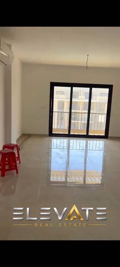 3-room apartment with kitchen and air conditioning for rent in a distinguished location, Compound Marasem