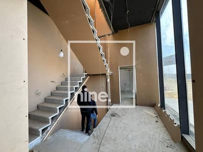 Standalone Buildingمميز للإيجار في القاهرة الجديدة، طريق السويس | 500 متر | أرضي + دور | متشطب بالكامل | 10 أماكن انتظار خاصة | 500,000 جنيه شهريًا