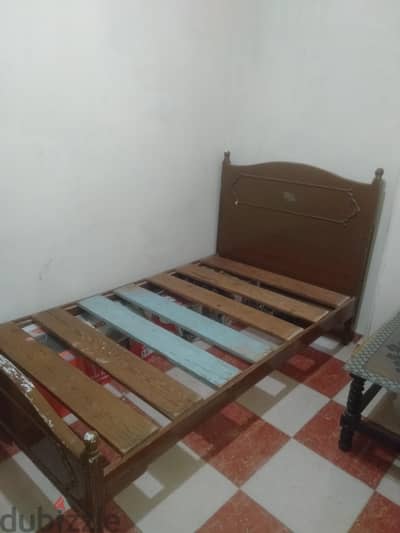 سرير خشب بلدى