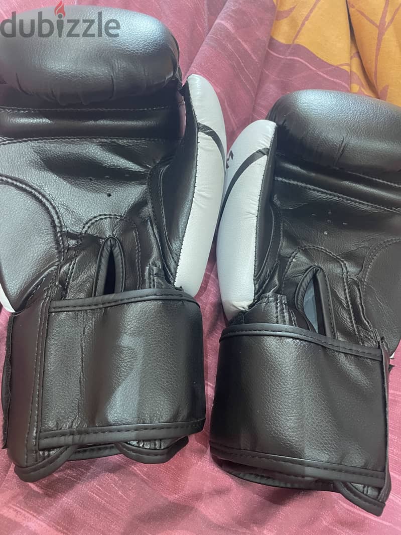 Kickboxing gloves Used only once 1